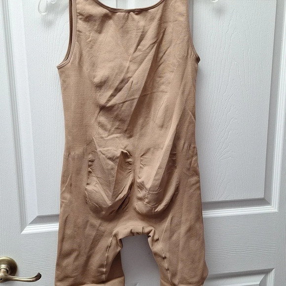 Q women's Cacique solid beige stretch plus size body shaper 18/20 - Picture 3 of 3